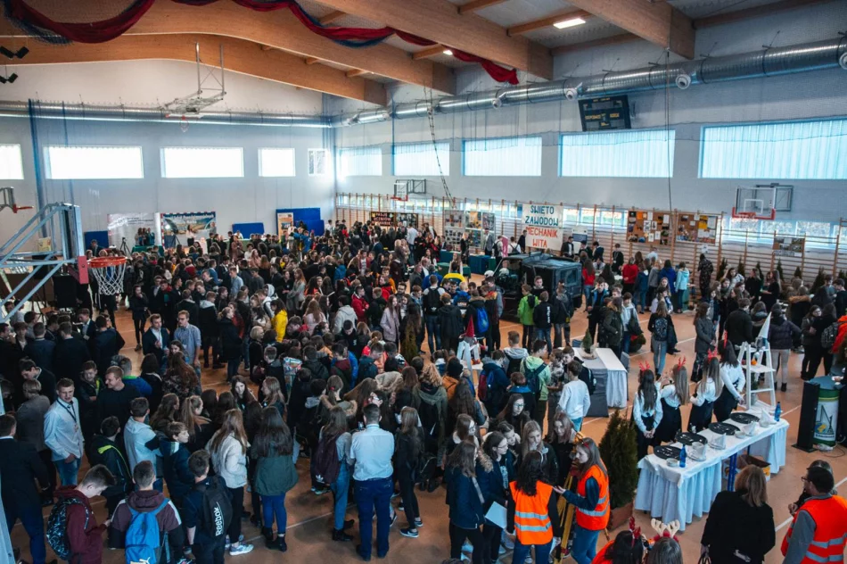Blisko 800 uczniów poznało ofertę okolicznych szkół - zdjęcie 7