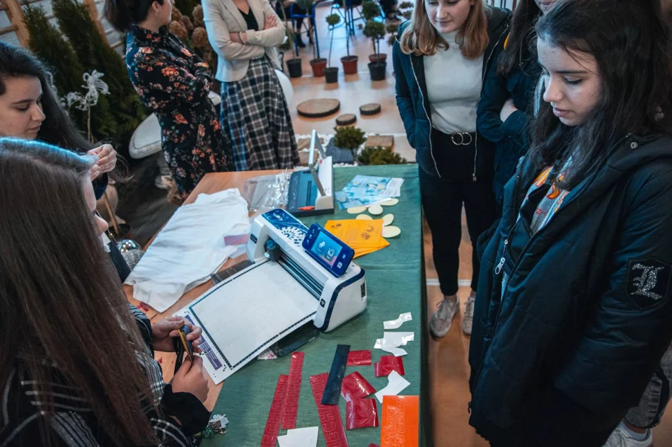 Blisko 800 uczniów poznało ofertę okolicznych szkół - zdjęcie 8