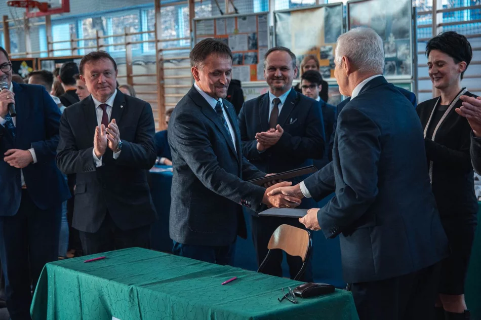 Blisko 800 uczniów poznało ofertę okolicznych szkół - zdjęcie 16