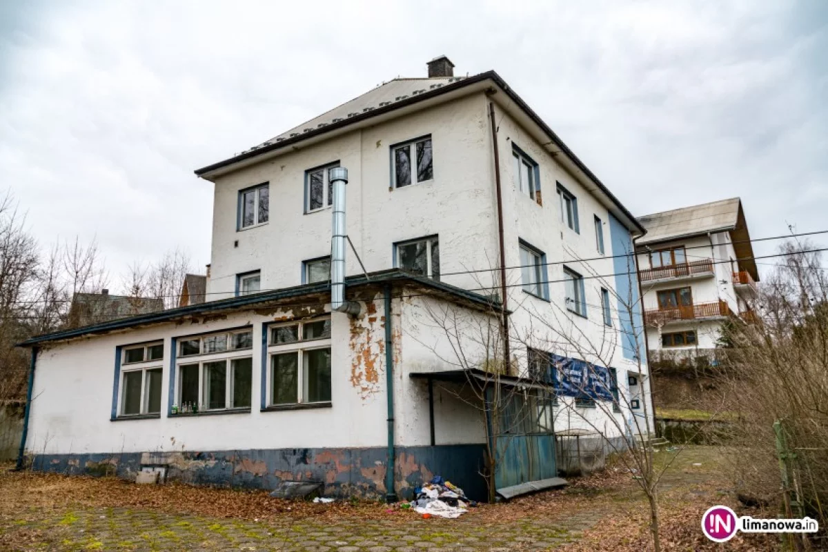 Nie chcą domu w Czchowie, wolą budynek po sanepidzie wyceniany na 890 tys. zł