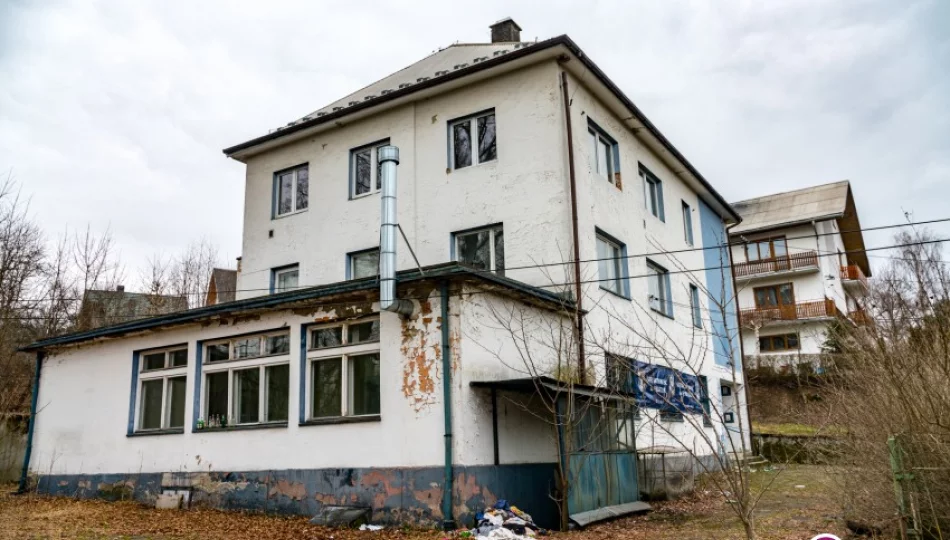 Nie chcą domu w Czchowie, wolą budynek po sanepidzie wyceniany na 890 tys. zł - zdjęcie 1