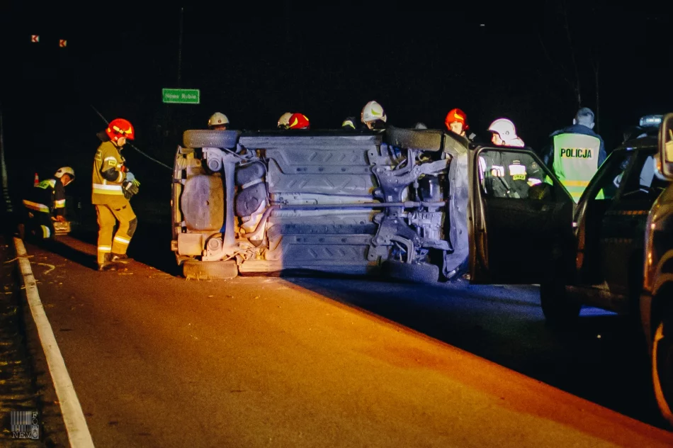Fiat wypadł z jezdni i dachował - zdjęcie 3