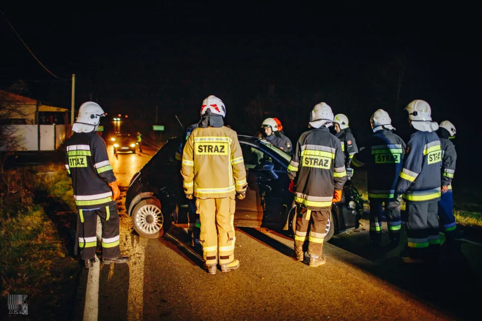 Fiat wypadł z jezdni i dachował - zdjęcie 11