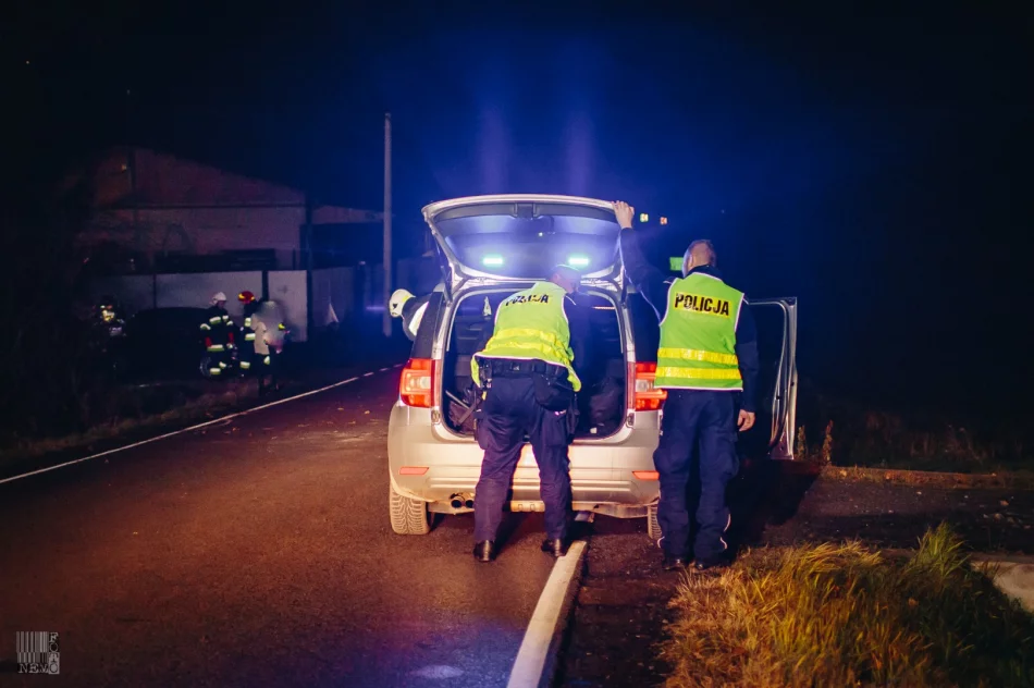 Fiat wypadł z jezdni i dachował - zdjęcie 17