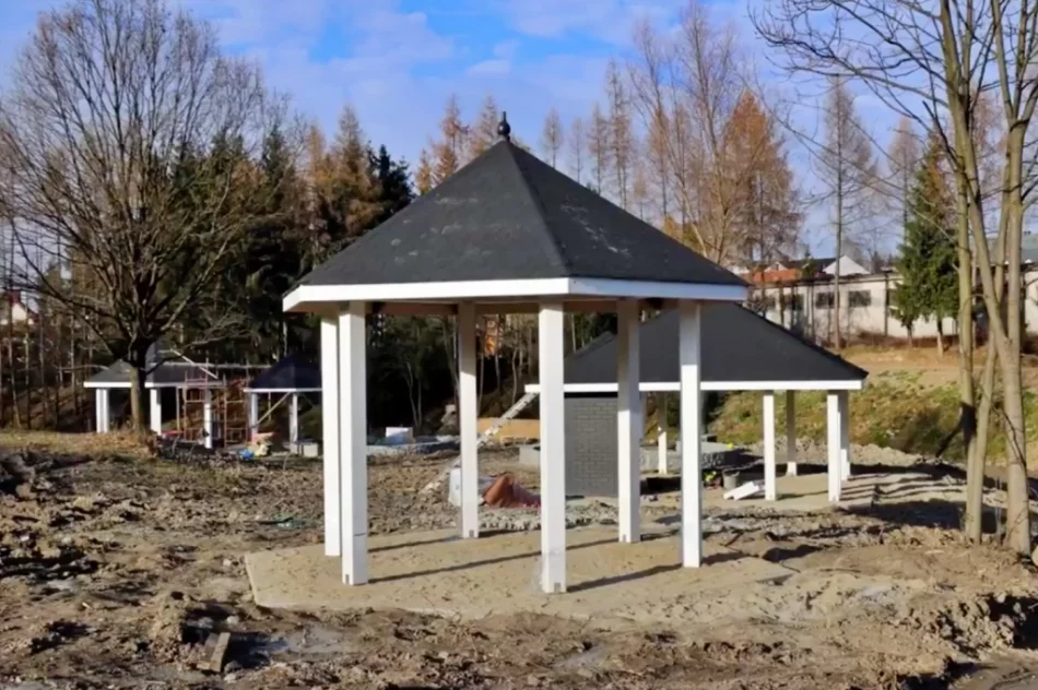 W parku powstają atrakcje - pumptrack, siłownie i miejsca biwakowe - zdjęcie 8