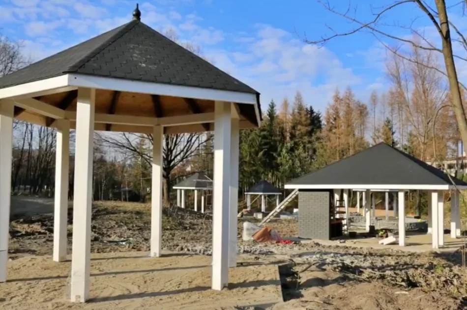 W parku powstają atrakcje - pumptrack, siłownie i miejsca biwakowe - zdjęcie 2