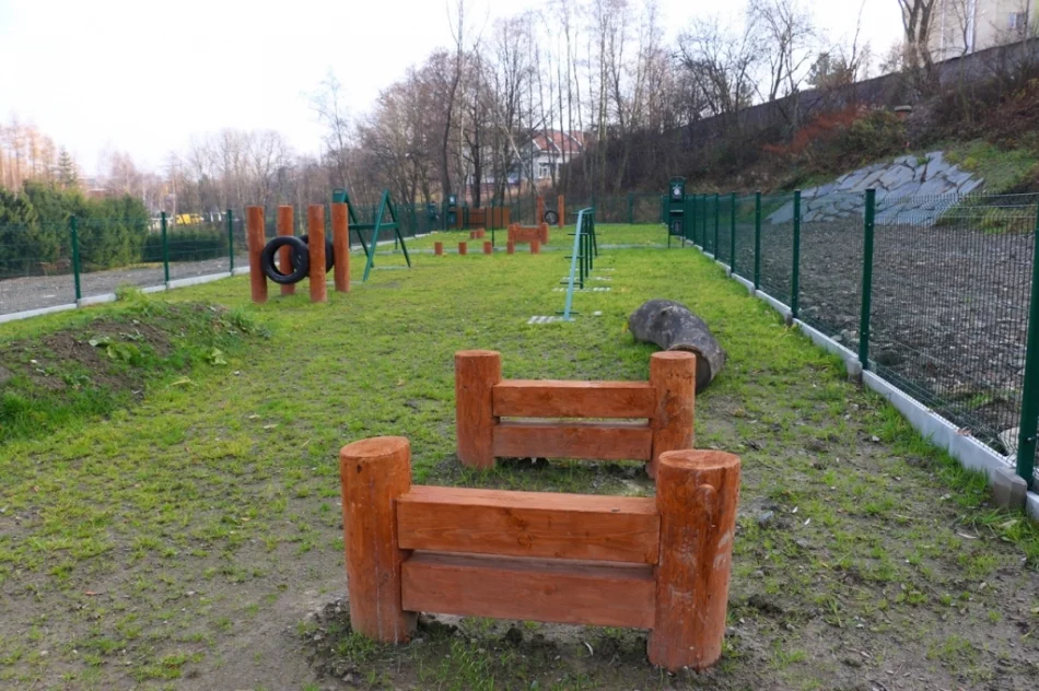 W parku powstają atrakcje - pumptrack, siłownie i miejsca biwakowe - zdjęcie 10