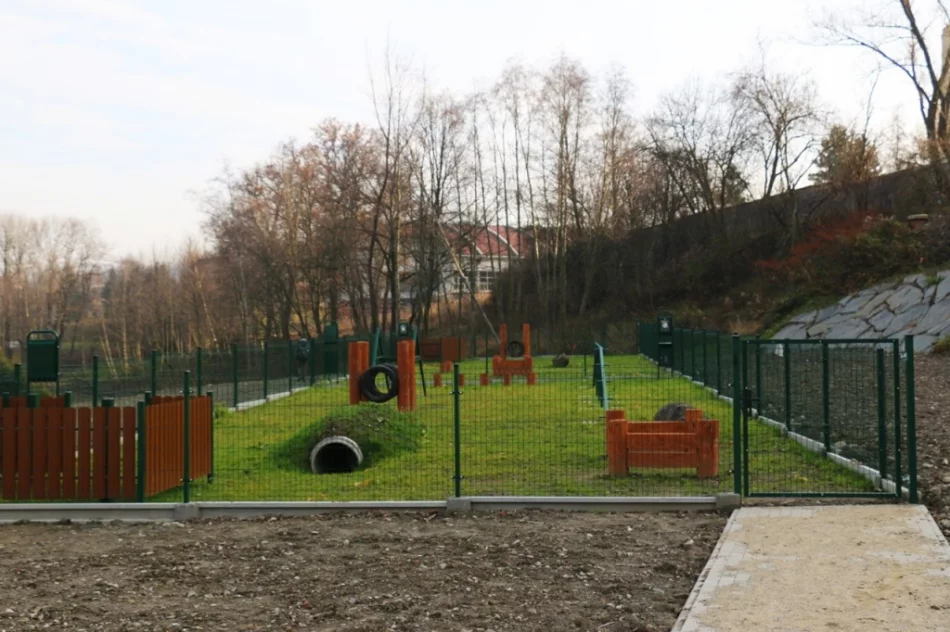 W parku powstają atrakcje - pumptrack, siłownie i miejsca biwakowe - zdjęcie 11