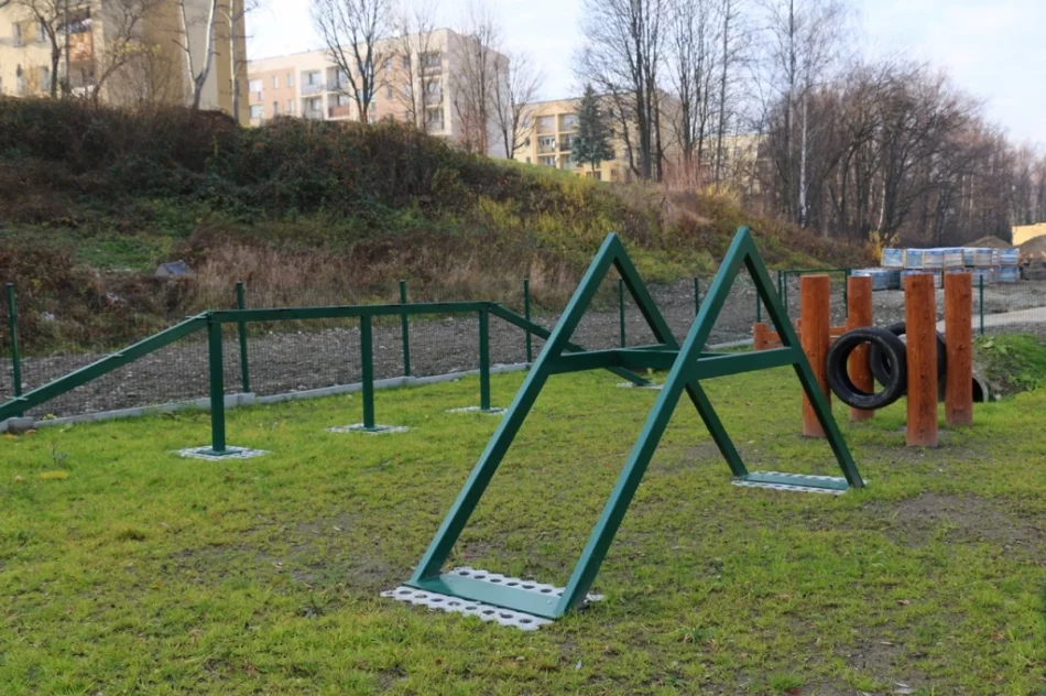 W parku powstają atrakcje - pumptrack, siłownie i miejsca biwakowe - zdjęcie 12