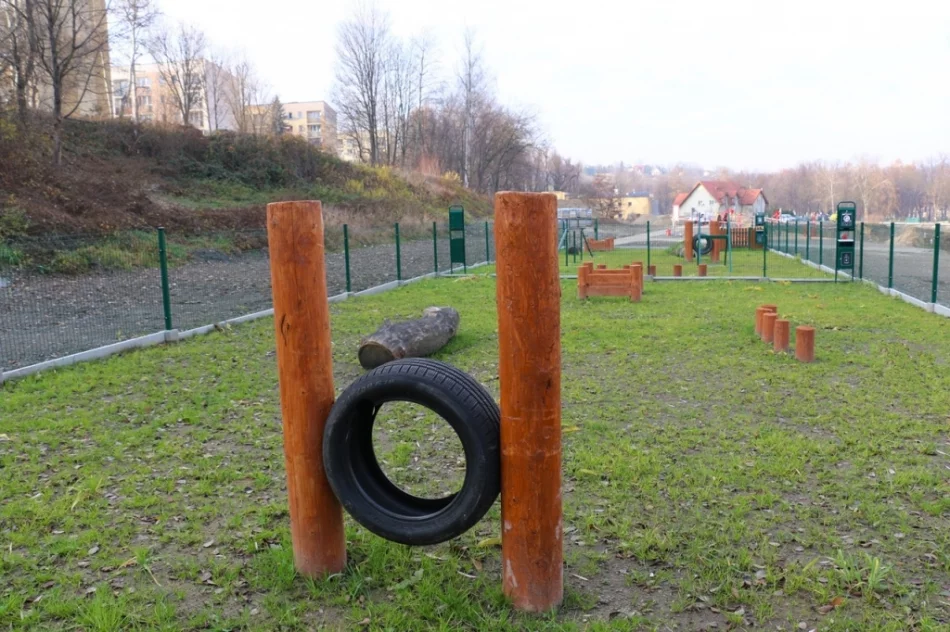 W parku powstają atrakcje - pumptrack, siłownie i miejsca biwakowe - zdjęcie 13
