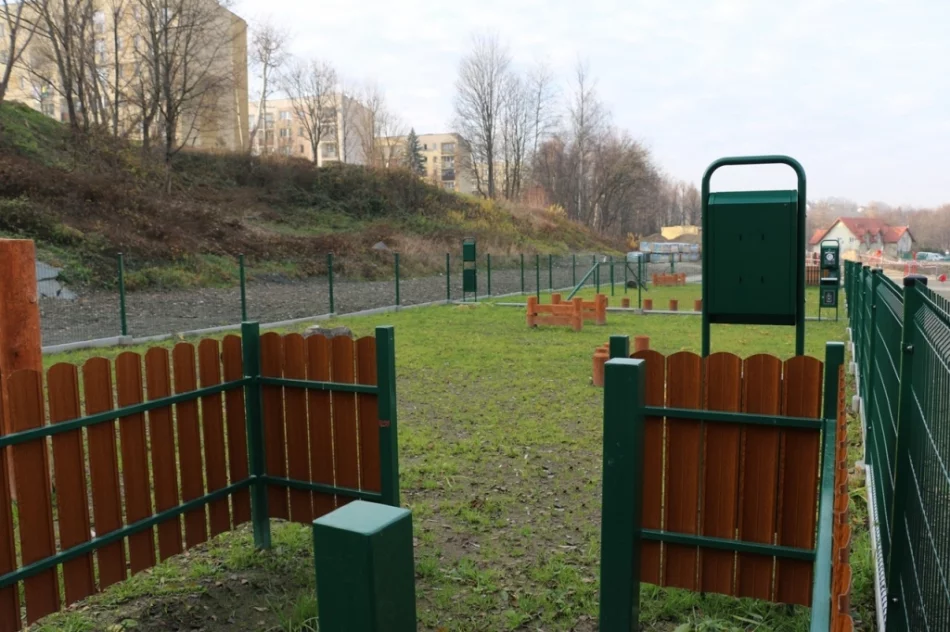 W parku powstają atrakcje - pumptrack, siłownie i miejsca biwakowe - zdjęcie 18