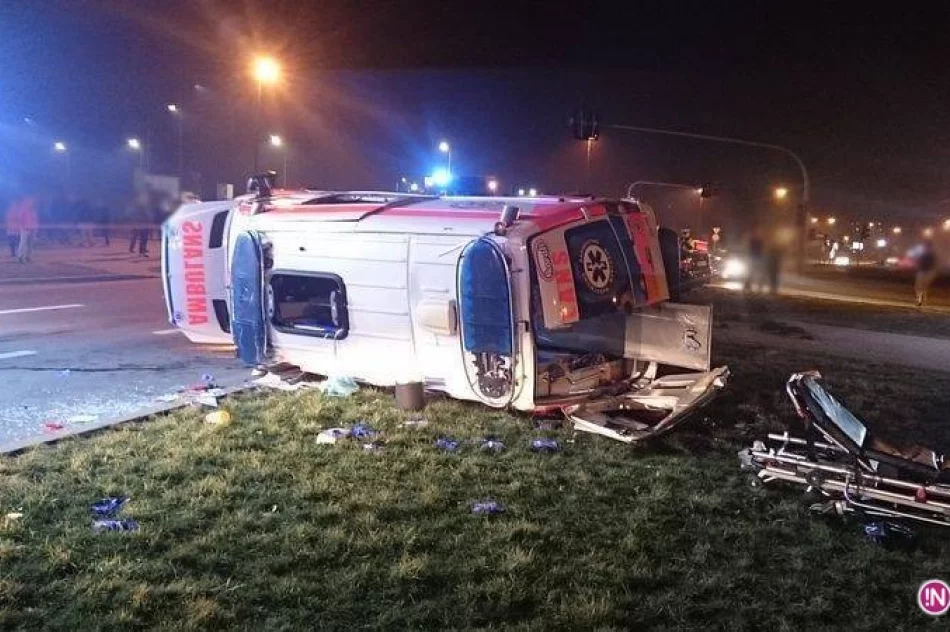 Groźny wypadek z udziałem karetki - zdjęcie 3
