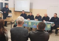 O bezpieczeństwie i zdarzeniach na „krajówce” mieszkańcy rozmawiali z policjantami - zdjęcie główne