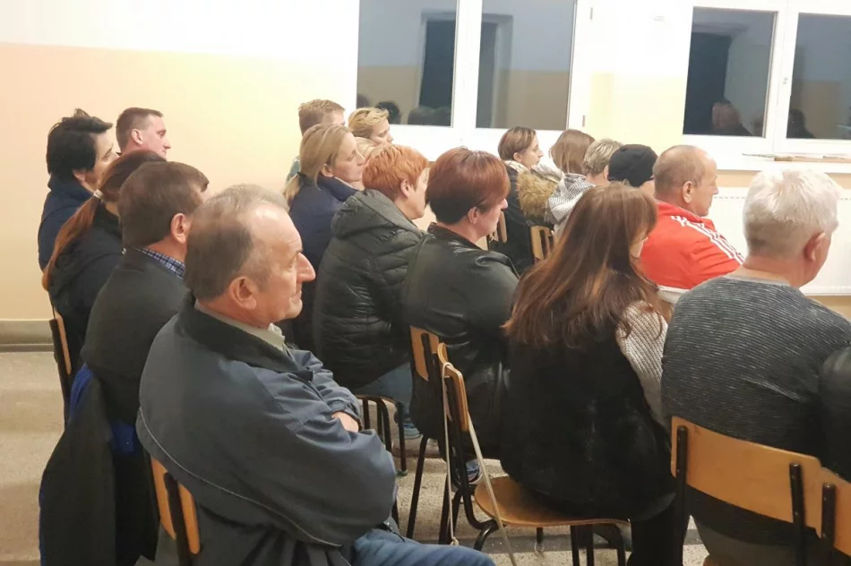 O bezpieczeństwie i zdarzeniach na „krajówce” mieszkańcy rozmawiali z policjantami - zdjęcie 2