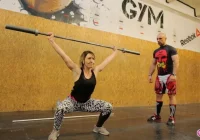 Kobieta ze sztangą - Mogłabym nosić męża na rękach - zdjęcie główne