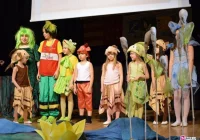 Dzieci na teatralnych deskach - zdjęcie główne