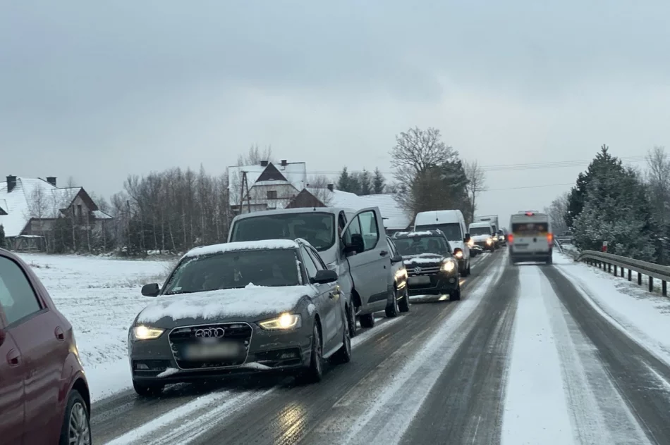 Zima na drogach: trudne warunki i kilka kolizji - zdjęcie 2