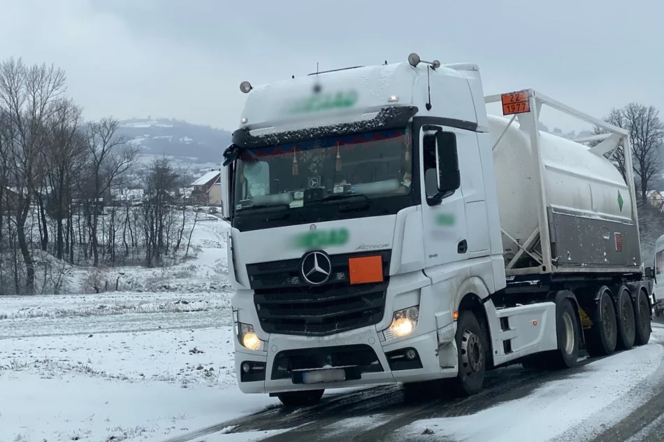 Zima na drogach: trudne warunki i kilka kolizji - zdjęcie 3