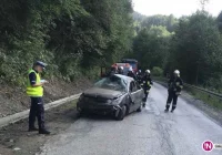 Samochód uderzył w drzewo - zdjęcie główne