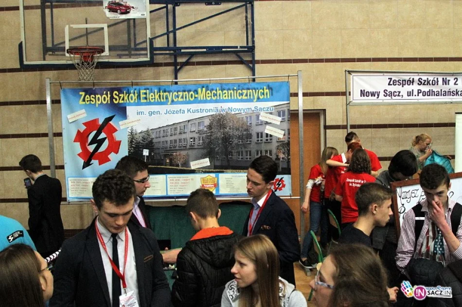 Za nami Giełda Szkół Ponadgimnazjalnych - tłumy uczniów w hali MOSiR - zdjęcie 3