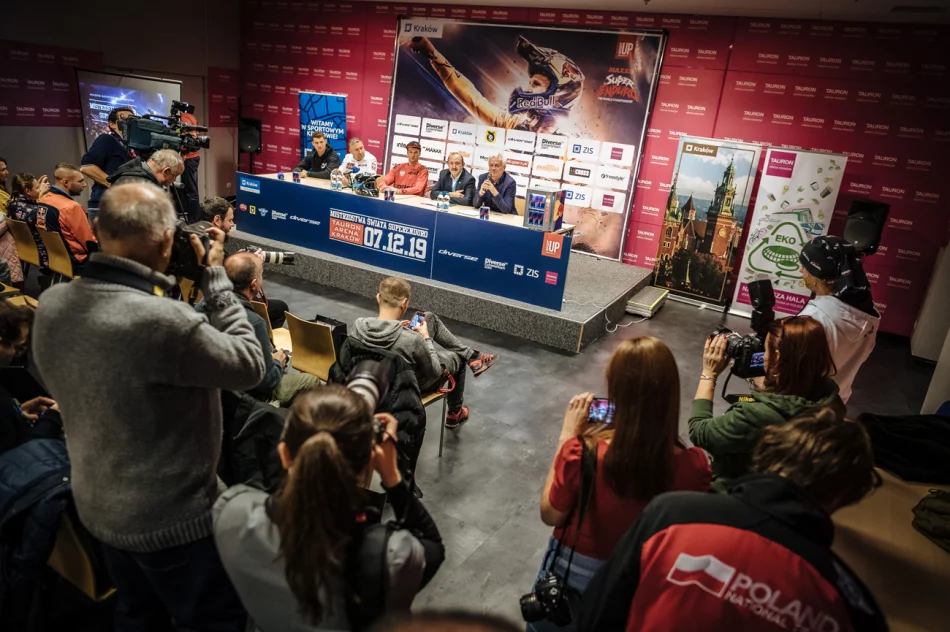 Emil Juszczak zaczyna walkę w inauguracyjnej rundzie Mistrzostw Świata SuperEnduro - zdjęcie 2