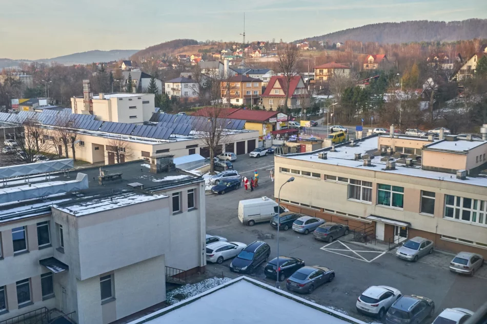 Św. Mikołaj odwiedził dzieci w szpitalu - zdjęcie 2