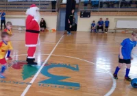 Maraton piłkarski, akcja charytatywna podczas walki „O czapkę Świętego Mikołaja”. - zdjęcie główne