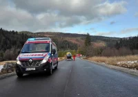 Śmigłowiec LPR wylądował na drodze i zabrał do szpitala nieprzytomnego 42-latka - zdjęcie główne