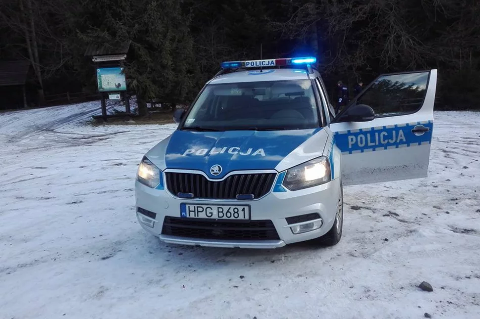 Śmigłowiec LPR wylądował na drodze i zabrał do szpitala nieprzytomnego 42-latka - zdjęcie 3