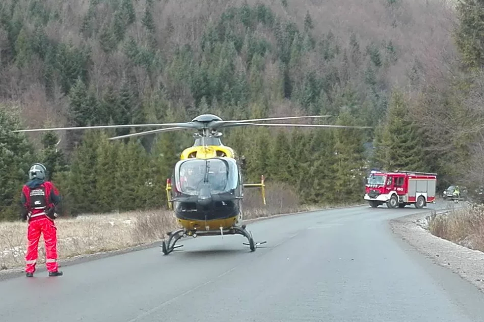 Śmigłowiec LPR wylądował na drodze i zabrał do szpitala nieprzytomnego 42-latka - zdjęcie 8