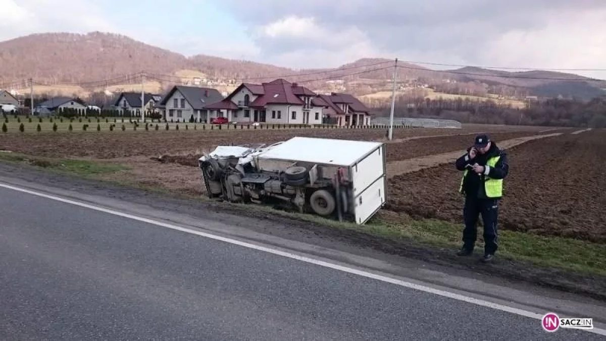 Łososina Dolna: zderzenie samochodu osobowego i dostawczego