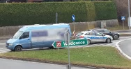Samochód zderzył się z kursowym busem - zdjęcie 3