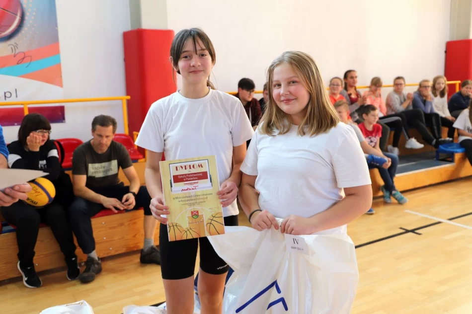 Znani Mistrzowie Gminy w Piłce Koszykowej - Igrzyska Młodzieży Szkolnej - zdjęcie 9