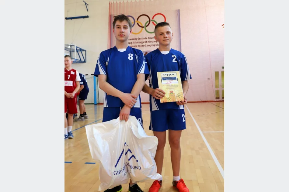 Znani Mistrzowie Gminy w Piłce Koszykowej - Igrzyska Młodzieży Szkolnej - zdjęcie 12