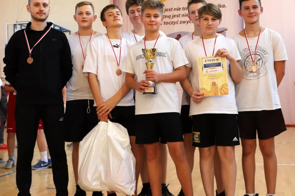 Znani Mistrzowie Gminy w Piłce Koszykowej - Igrzyska Młodzieży Szkolnej - zdjęcie 14