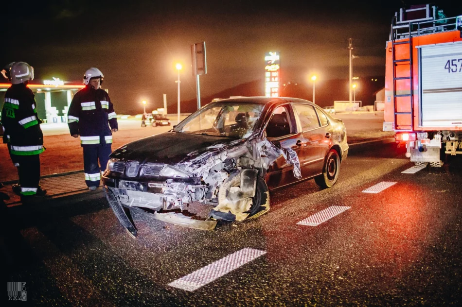 Zderzenie autobusu z samochodem osobowym na "krajówce" - zdjęcie 3