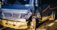 Zderzenie autobusu z samochodem osobowym na "krajówce" - zdjęcie 4