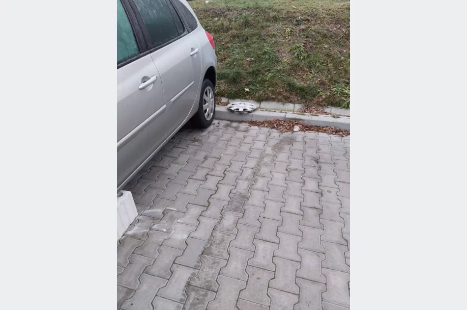 Z zaparkowanego samochodu skradli... przednie koła - zdjęcie 4