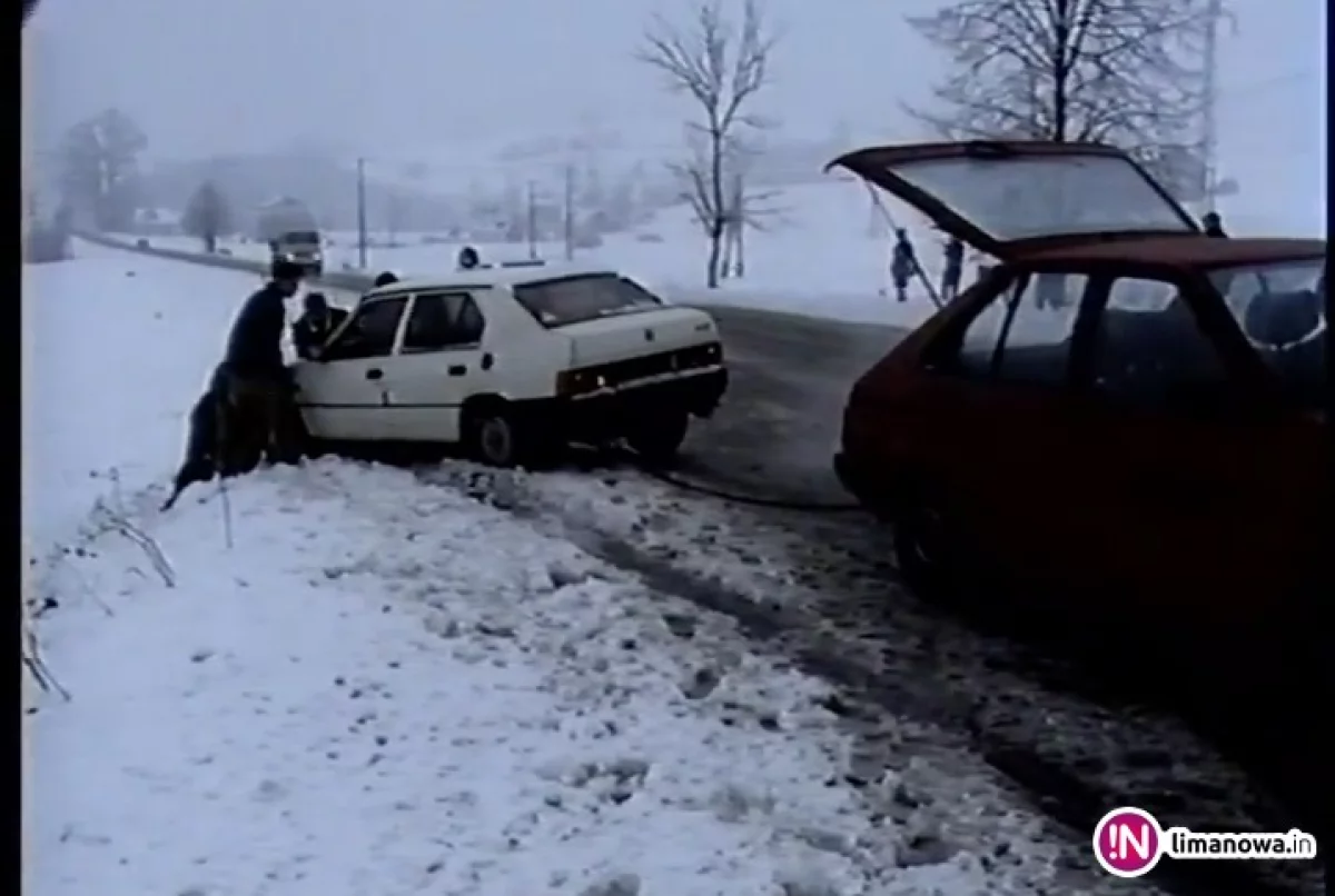 Zobacz, jak z zimą radzili sobie kierowcy w latach 90. (wideo)