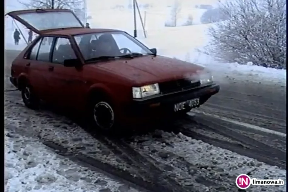 Zobacz, jak z zimą radzili sobie kierowcy w latach 90. (wideo) - zdjęcie 3