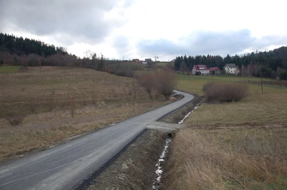 Odebrano drogę gminną w Kaninie i Pisarzowej - zdjęcie 2