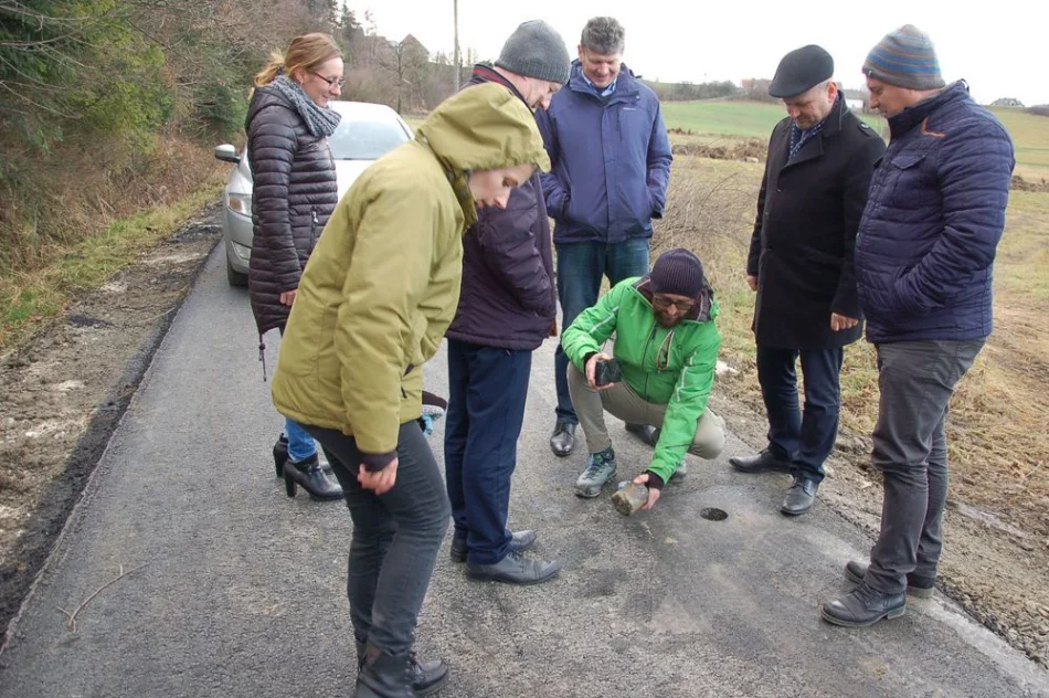 Odebrano drogę gminną w Kaninie i Pisarzowej - zdjęcie 4