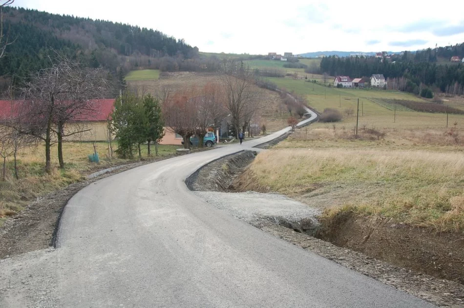 Odebrano drogę gminną w Kaninie i Pisarzowej - zdjęcie 5