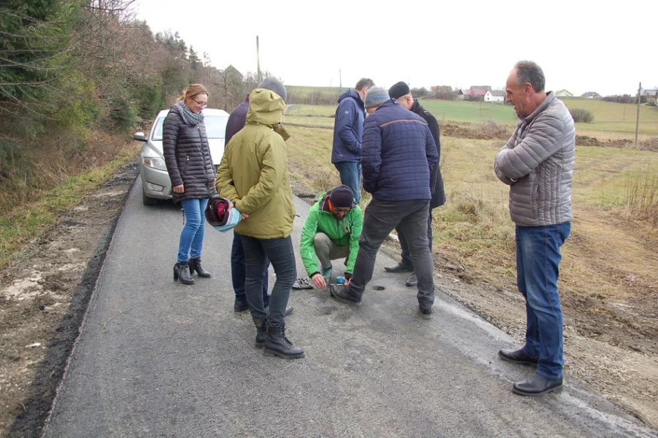 Odebrano drogę gminną w Kaninie i Pisarzowej - zdjęcie 10