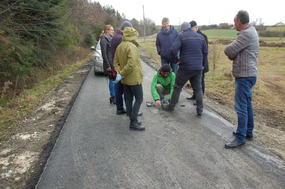 Odebrano drogę gminną w Kaninie i Pisarzowej - zdjęcie 11