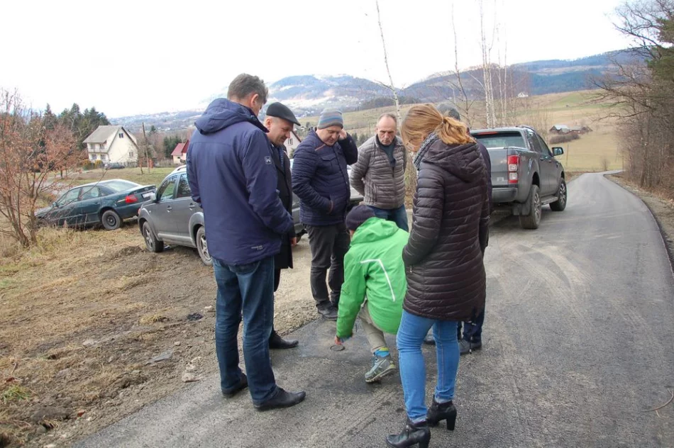 Odebrano drogę gminną w Kaninie i Pisarzowej - zdjęcie 12