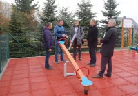 Przy świetlicy w Walowej Górze powstał plac zabaw - zdjęcie główne