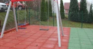 Przy świetlicy w Walowej Górze powstał plac zabaw - zdjęcie 2