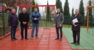 Przy świetlicy w Walowej Górze powstał plac zabaw - zdjęcie 5
