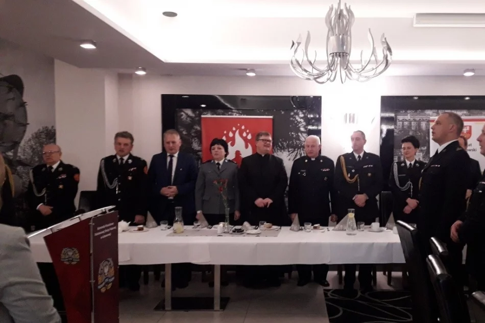 Strażacki opłatek dla funkcjonariuszy PSP i druhów OSP - zdjęcie 2